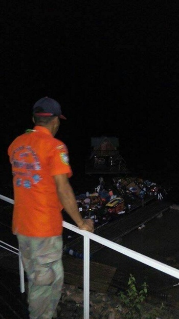 นักท่องเที่ยวระทึก พายุซัดแพหลุด ลอยเคว้งกลางเขื่อนศรีนครินทร์