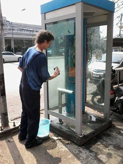 กระหน่ำแชร์ หนุ่มเยอรมันรักเมืองไทย ตระเวนทำความสะอาดทั่วเมืองอุดรฯ