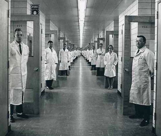 เรื่องเล่าช็อกโลก รัสเซียทดลองให้คนอดนอน ผลลัพธ์สะพรึงแค่ไหนไปดู