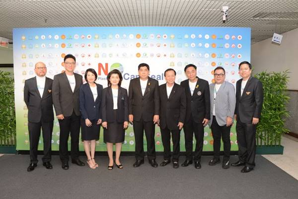 ลงนามเลิกใช้พลาสติกหุ้มฝาขวดน้ำดื่ม