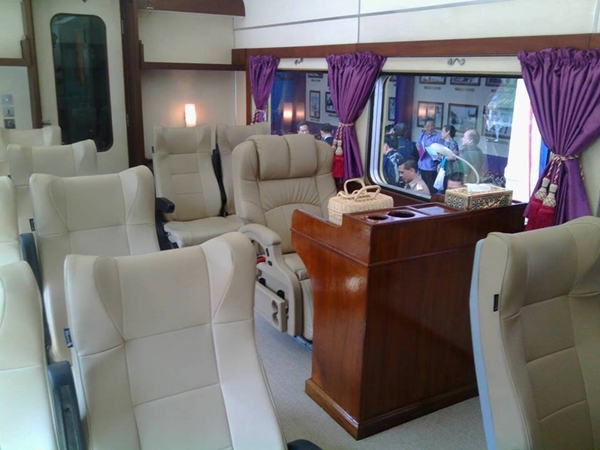 พระเทพเสด็จรถไฟ