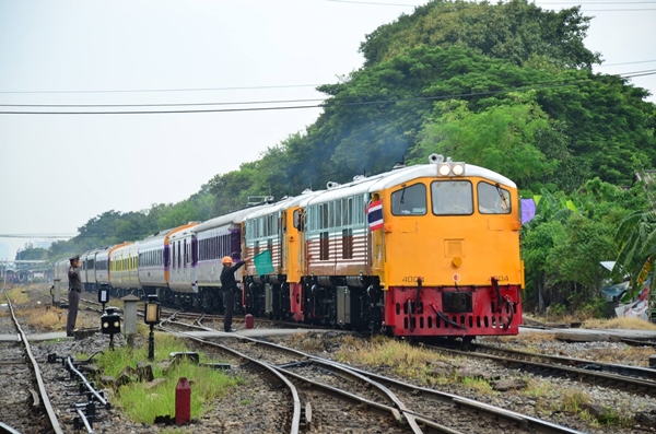 พระเทพเสด็จรถไฟ