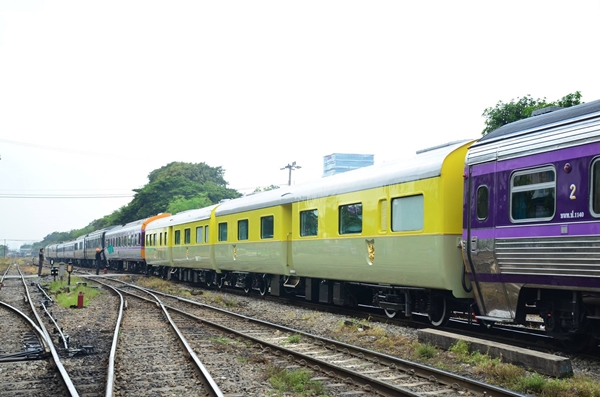 พระเทพเสด็จรถไฟ