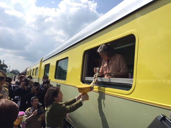 พระเทพเสด็จรถไฟ