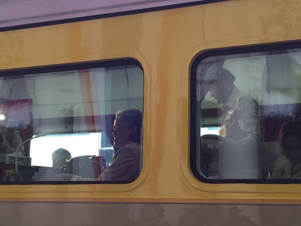 พระเทพเสด็จรถไฟ