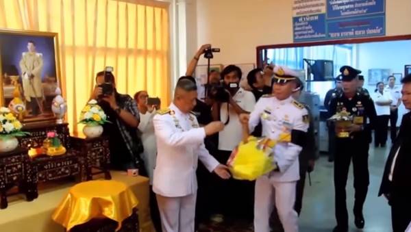 กระเป๋ารถเมล์เก็บเงินล้าน