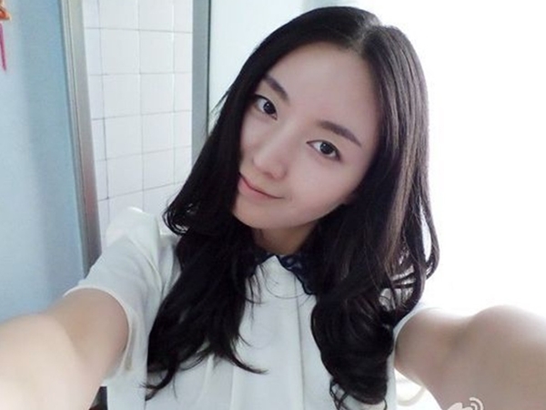 เติ้งย้วนย้วน (Deng Yuanyuan) ครูสอนชีวะแสนสวย