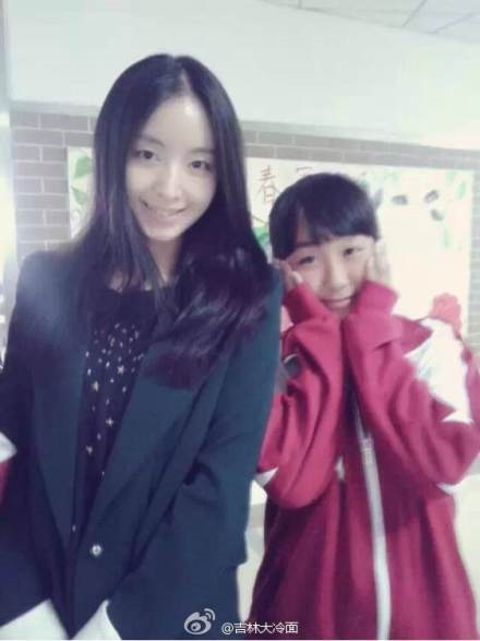 เติ้งย้วนย้วน (Deng Yuanyuan) ครูสอนชีวะแสนสวย