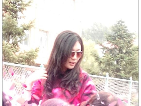 เติ้งย้วนย้วน (Deng Yuanyuan) ครูสอนชีวะแสนสวย