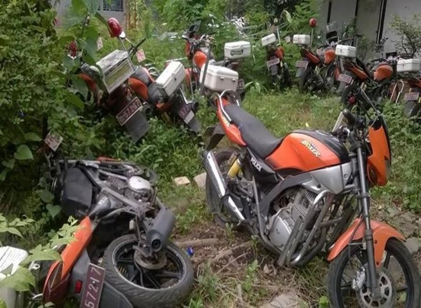 จวกยับ รถหลวงจอดทิ้ง-ใช้เป็นกระถางปลูกต้นไม้