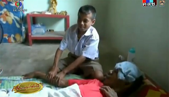 น้องเก่ง 10 ขวบ ดูแลพ่อแม่อัมพาต ได้รางวัลลูกกตัญญูแล้ว