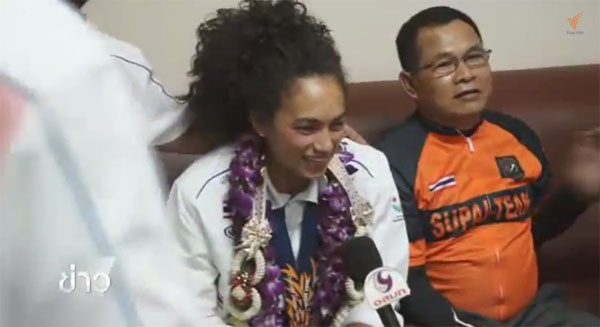 อแมนด้า คาร์ กลับอุดรฯ เจ้าตัวขอปั่น BMX แทนขึ้นรถแห่