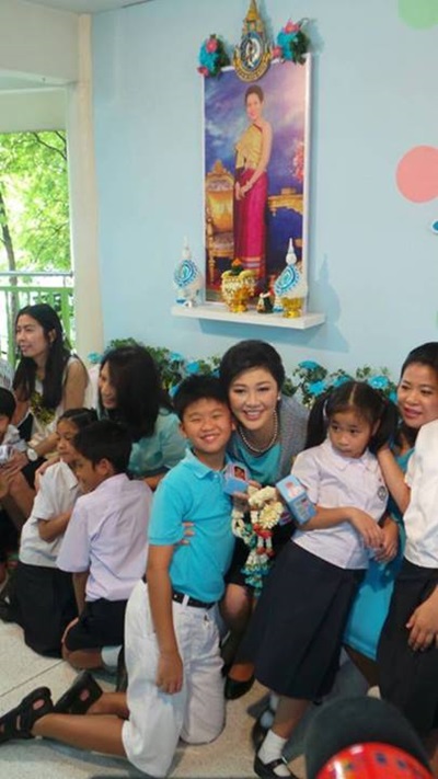 ยิ่งลักษณ์ ชินวัตร ร่วมงานวันแม่ ที่โรงเรียนน้องไปป์