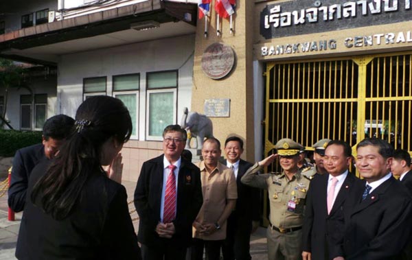 นายกยิ่งลักษณ์ ชินวัตร เป็น ปธ. ถอดตรวนนักโทษ เรือนจำกลางบางขวาง