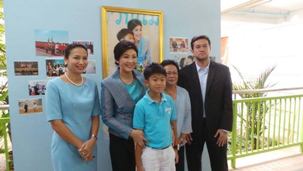ยิ่งลักษณ์ ชินวัตร ร่วมงานวันแม่ ที่โรงเรียนน้องไปป์
