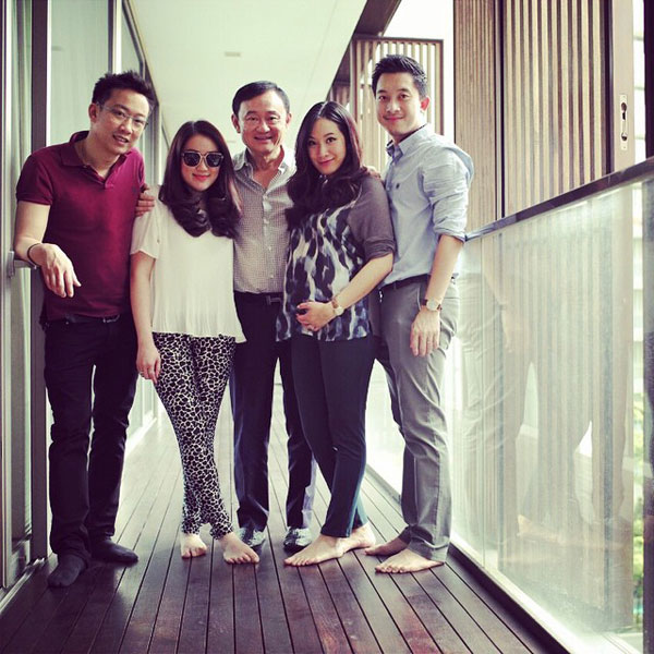 โอ๊ค โพสต์รูป 3 พี่น้องชินวัตร พร้อมทักษิณ และลูกเขย