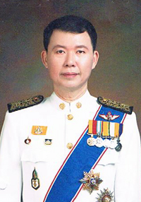 นายพินิจ จันทร์สมบูรณ์