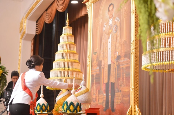 ยิ่งลักษณ์ ชินวัตร นำ ครม. จัดงานสันนิบาตเฉลิมพระเกียรติ