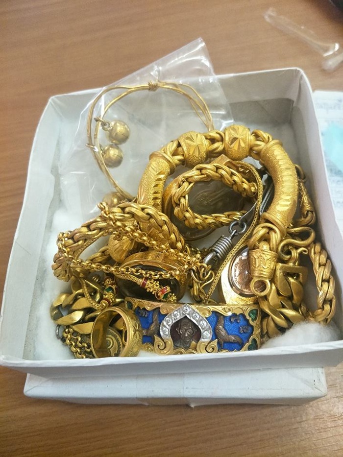 เจ้ามือหวยขายสมบัติ