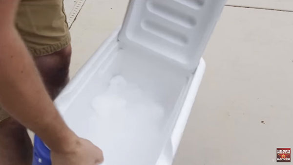 ทดลองเทน้ำแข็งแห้งลงน้ำ