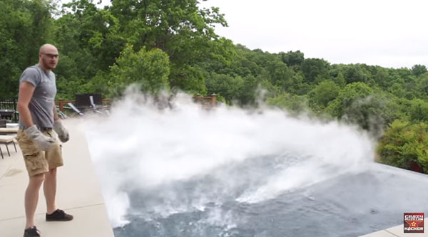 ทดลองเทน้ำแข็งแห้งลงน้ำ