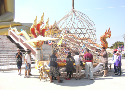 วัดม่วงสร้างโตกพร้อมชะลอมใหญ่สุดในโลก