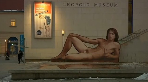 ผู้คนแห่สลัดผ้า เข้าชมนิทรรศการชายเปลือยที่ออสเตรีย