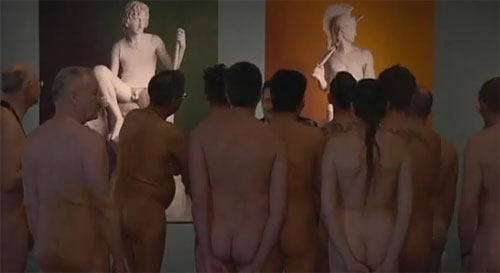 ผู้คนแห่สลัดผ้า เข้าชมนิทรรศการชายเปลือยที่ออสเตรีย