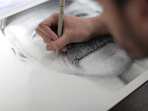 น่าทึ่ง! ภาพเหมือนจริง วาดด้วยการจุด 2.1 ล้านครั้ง