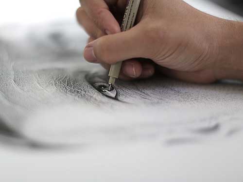 น่าทึ่ง! ภาพเหมือนจริง วาดด้วยการจุด 2.1 ล้านครั้ง