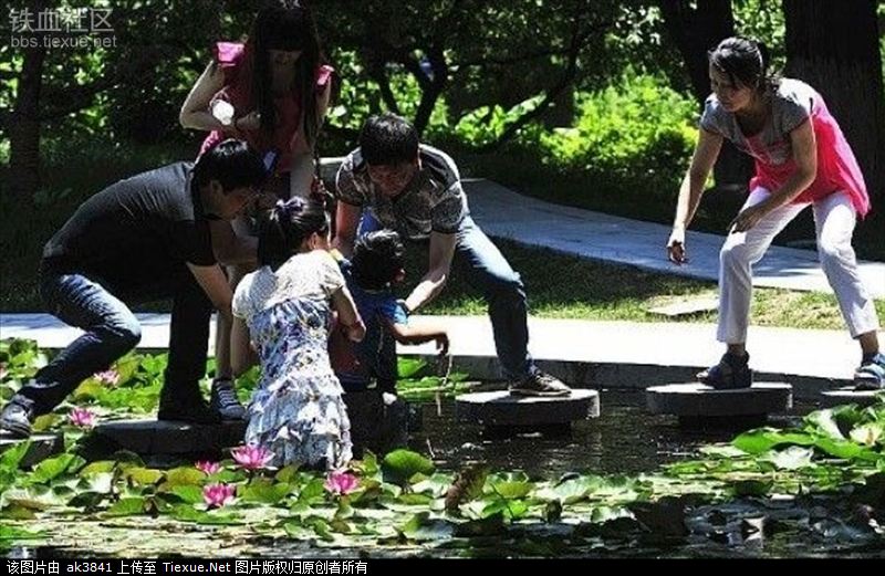 สาวจีนช่วยชีวิตเด็ก