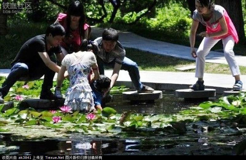 สาวจีนช่วยชีวิตเด็ก