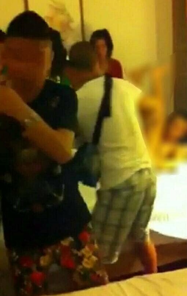 สาวสองไทยเปลือยกาย