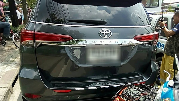 หญิงถูกรถเมล์ทับขาขาด