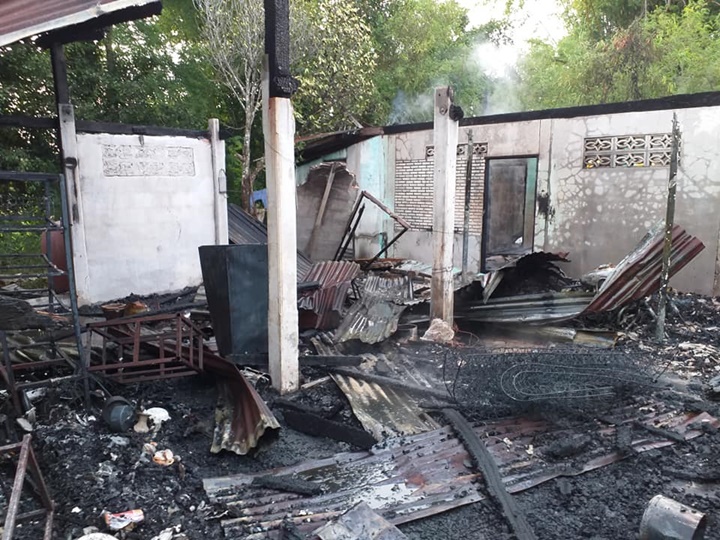 เผาบ้านตัวเอง