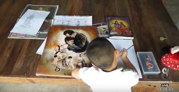 น้องไอซ์ เด็กอัจฉริยะ 6 ขวบ วาดภาพในหลวง