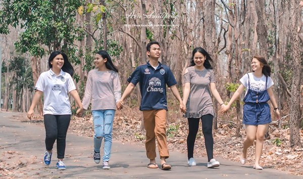 ภาพถ่ายนอกรอบก่อนเรียนจบ