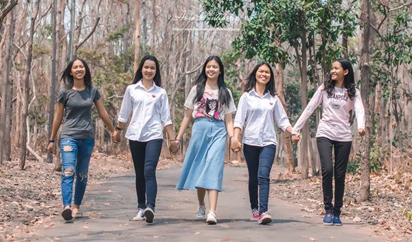 ภาพถ่ายนอกรอบก่อนเรียนจบ