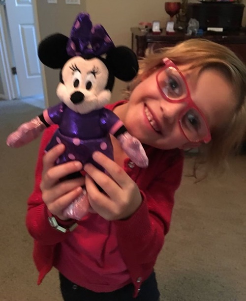 แม่พาลูกสาว 6 ขวบท่องโลกกว้าง ให้ลูกเก็บเป็นความทรงจำก่อนตาบอด