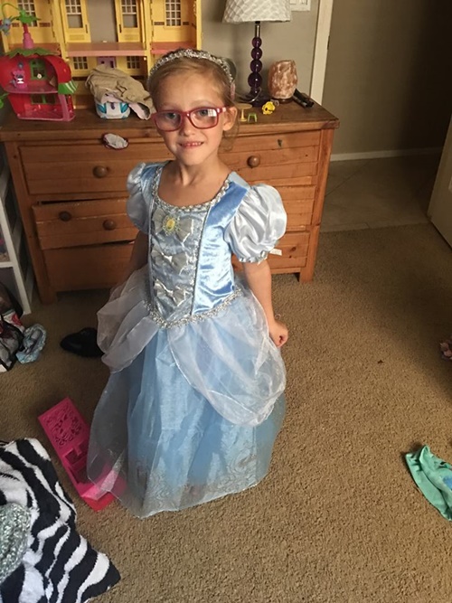 แม่พาลูกสาว 6 ขวบท่องโลกกว้าง ให้ลูกเก็บเป็นความทรงจำก่อนตาบอด