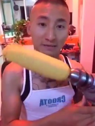 โชว์กินข้าวโพดด้วยสว่าน ทำฟันหน้าหลุดกระเด็น