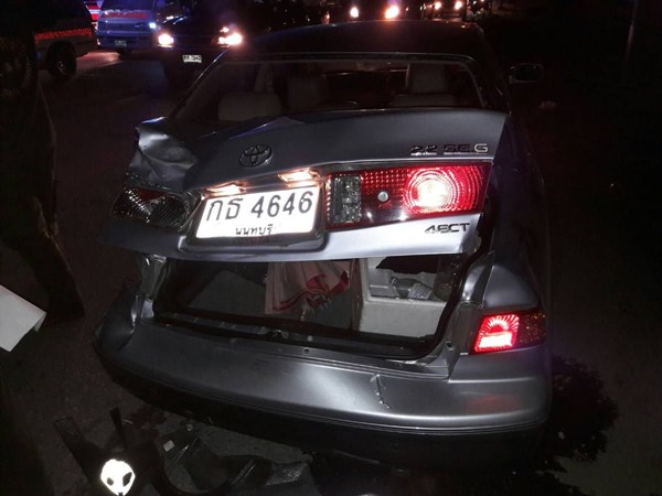 ซิ่งบิ๊กไบค์พุ่งชนท้ายเก๋ง