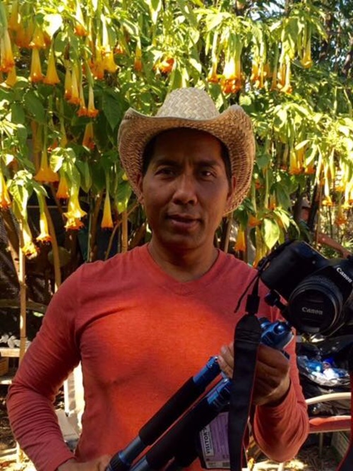 จอม เพชรประดับ