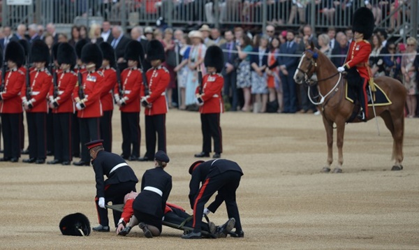 ทหารม้ารักษาพระองค์เป็นลม