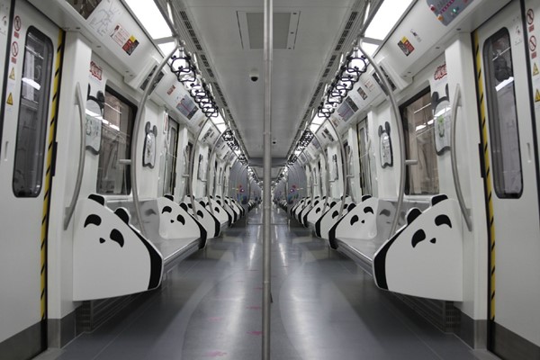 จีนเปิดตัวรถไฟฟ้าใต้ดินธีมแพนด้า