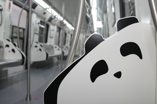 จีนเปิดตัวรถไฟฟ้าใต้ดินธีมแพนด้า