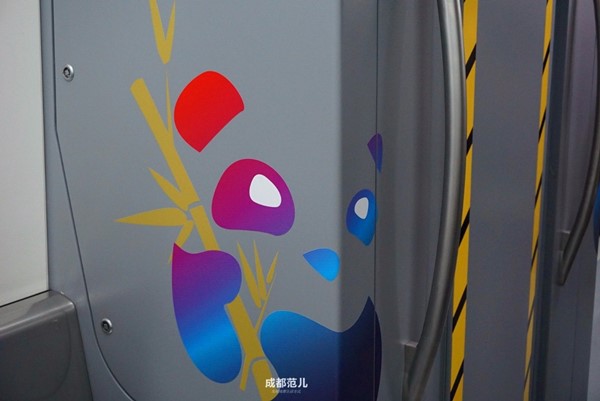 จีนเปิดตัวรถไฟฟ้าใต้ดินธีมแพนด้า