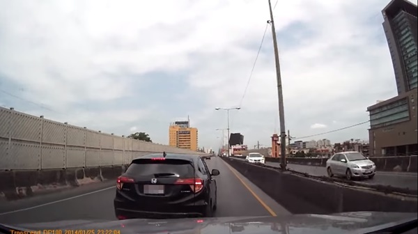 เก๋งปาดหน้า แกล้งเบรกหมายให้ชน