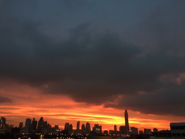 ท้องฟ้าสีแดง