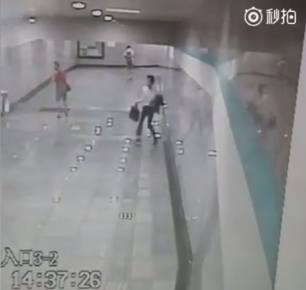 สถานีรถไฟใต้ดินเซี่ยงไฮ้พังถล่มร่วงครืน